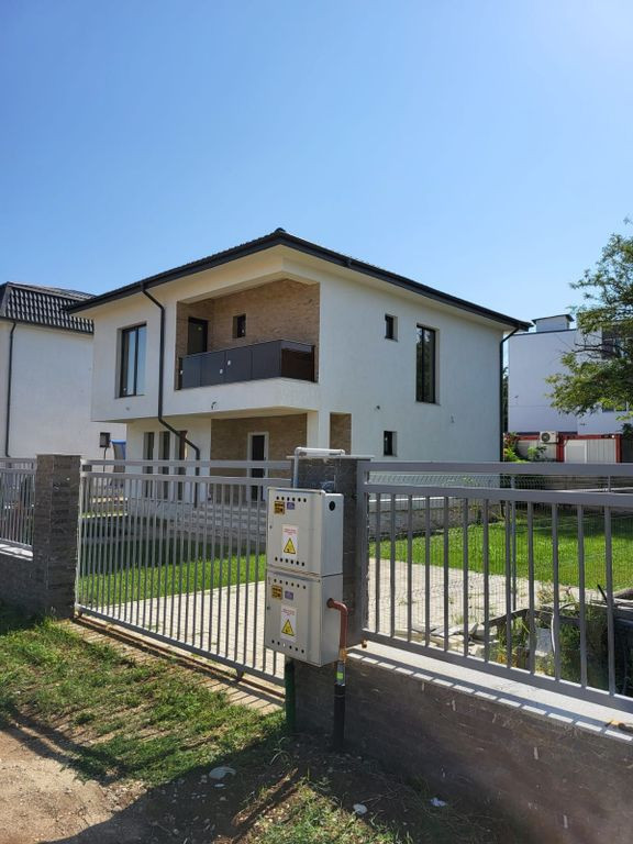 BUFTEA - CREVEDIA VILA 5 CAMERE , SUPERBA