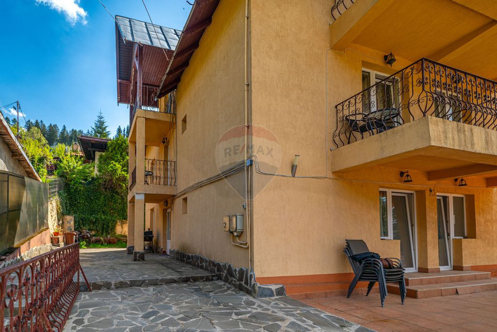 Vilă turistică cu 12 unitati de cazare - vedere panoram...