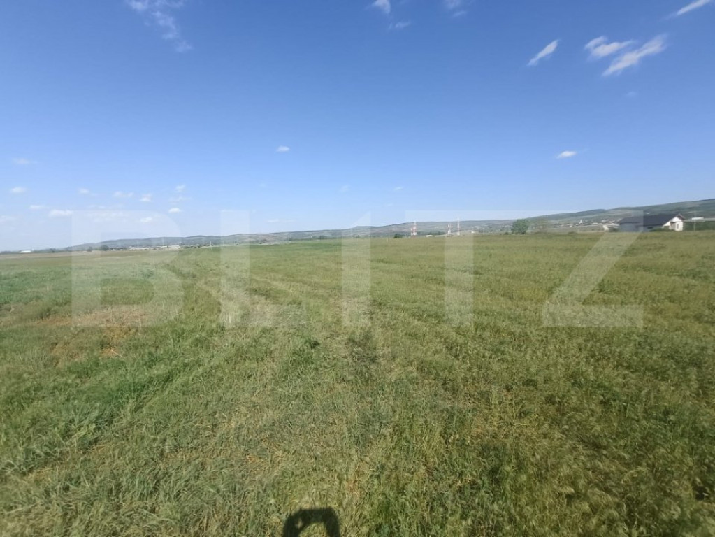 Teren de vanzare in zona Partos