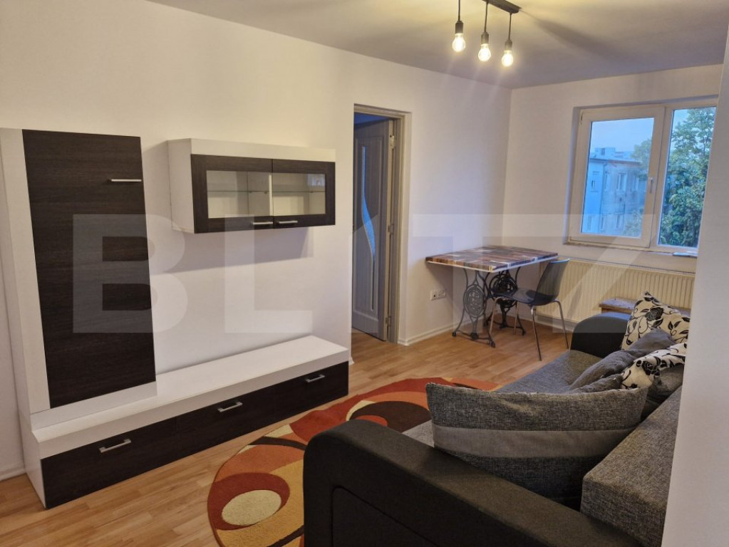 Apartament de inchiriat cu 3 camere, 44 mp, zona Micro 14