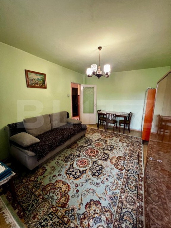 Apartament cu 3 camere, 62 mp, decomandat, 2 bai, zona Piaț