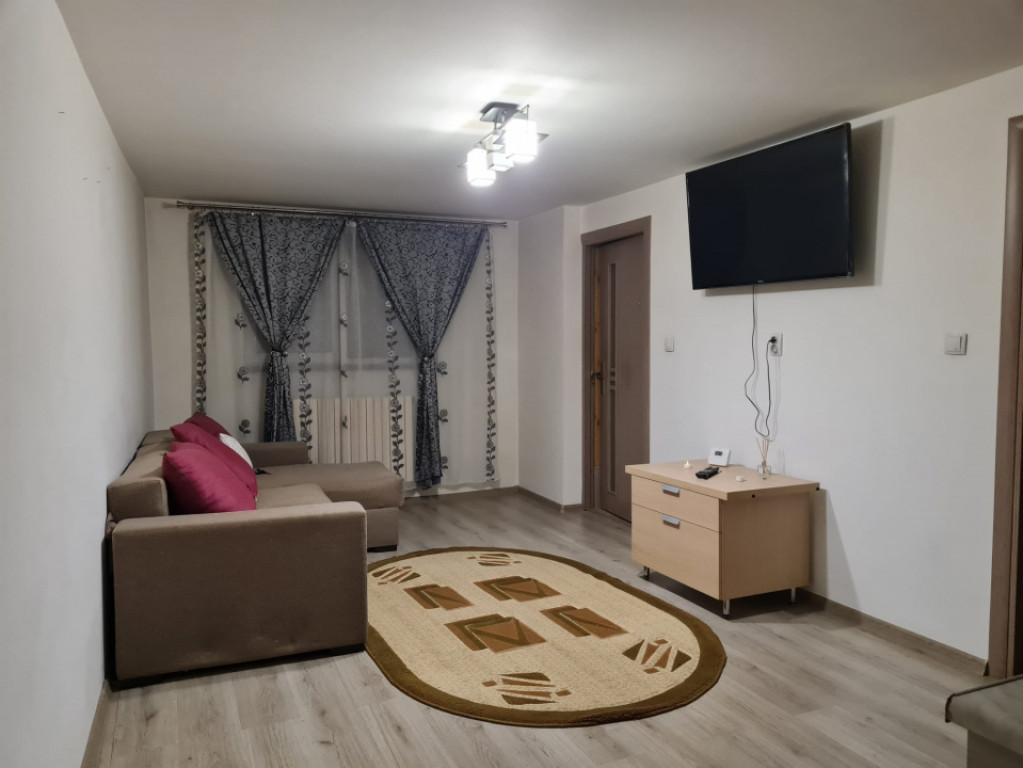 400 Euro! Ap 2 cam la casa cu curte, cu loc de parcare