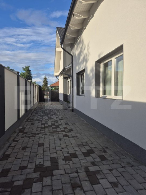 Casa moderna de vanzare, cu 4 camere, 140 mp, zona Mureseni