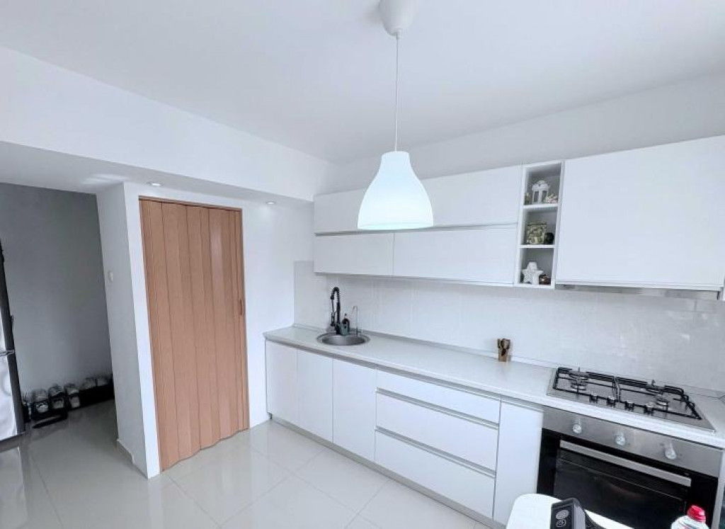 Piata Veteranilor/Lujerului,Apartament 3 camere,imobil 1981.