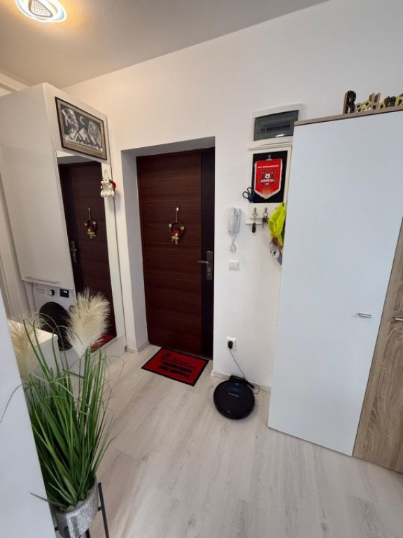 Apartament 2 camere cu suprafata de 3 camere 72 mp zona Turn