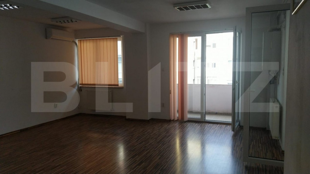 Apartament de vânzare, cu o camera, 44 mp, zona centrala