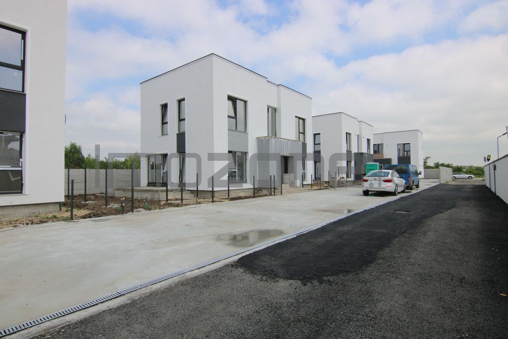 Vilă-Otopeni, 4 camere, 3 bai, 2 locuri de parcare, fini...