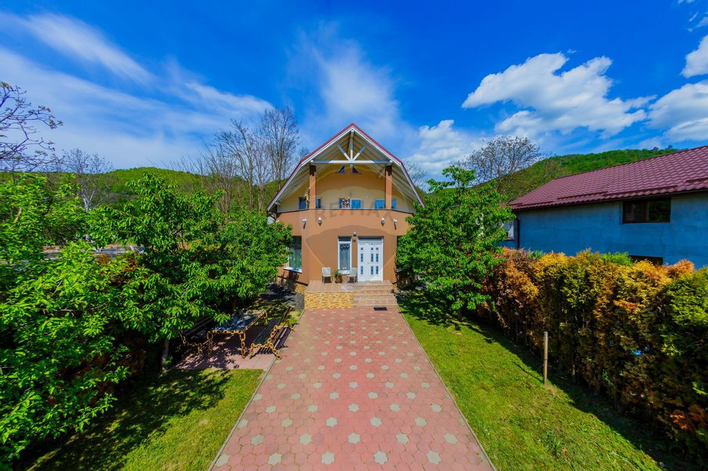 Casă deosebită de vânzare într-o zonă liniștită Il...