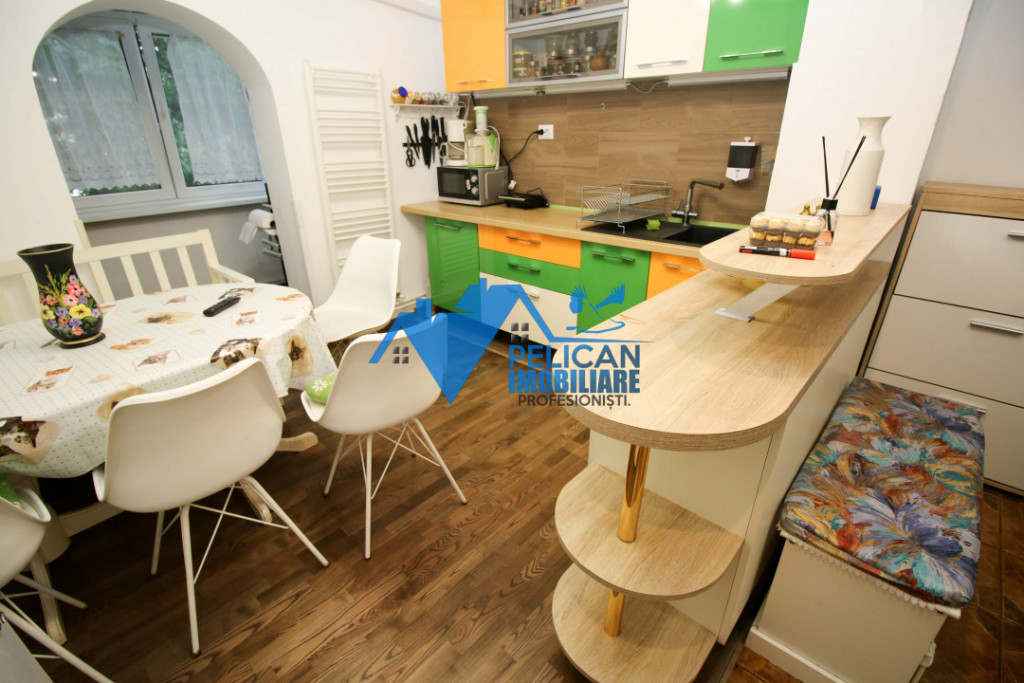 C5, etajul 1, decomandat, 3 camere, renovat