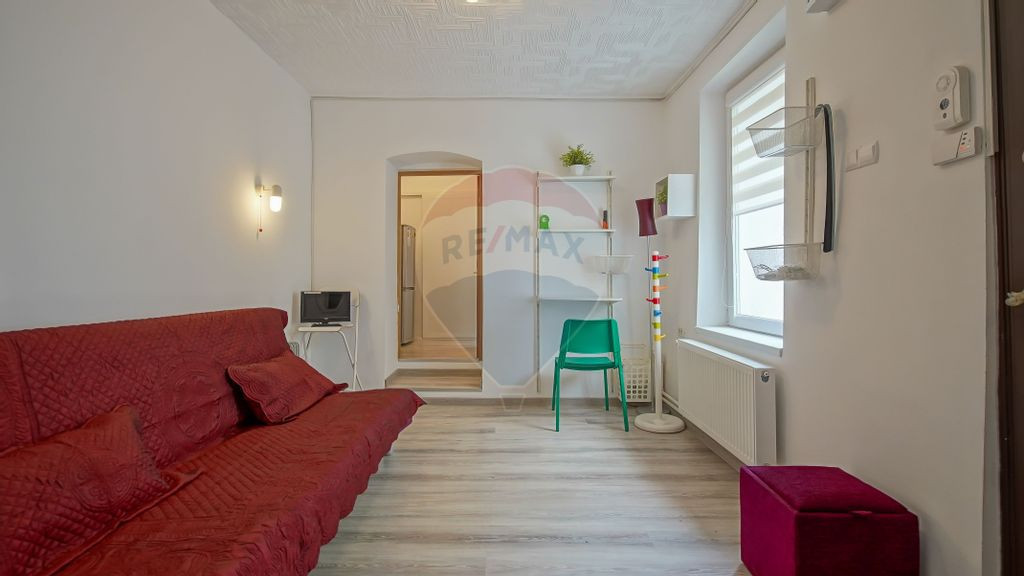 De vanzare apartament 2 camere, Str. Poarta Schei