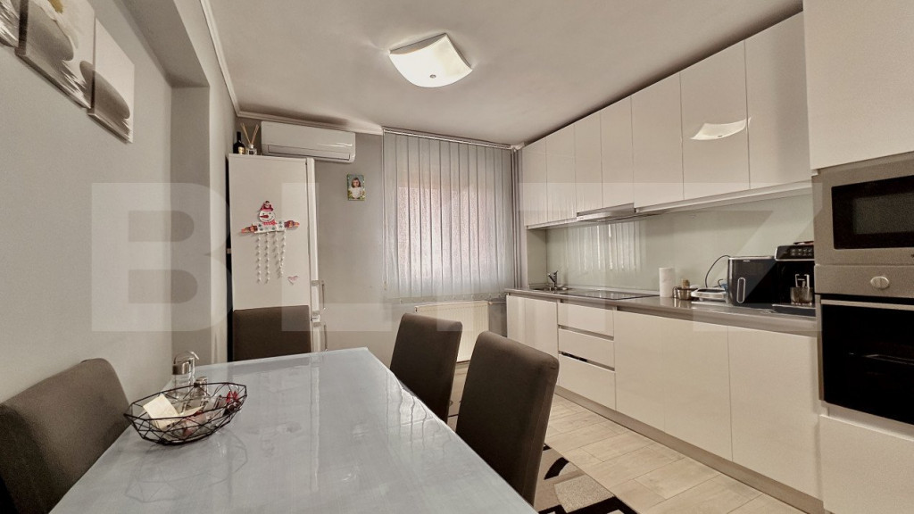 Apartament 3 camere, etaj intermediar cu lift, parcare, zon