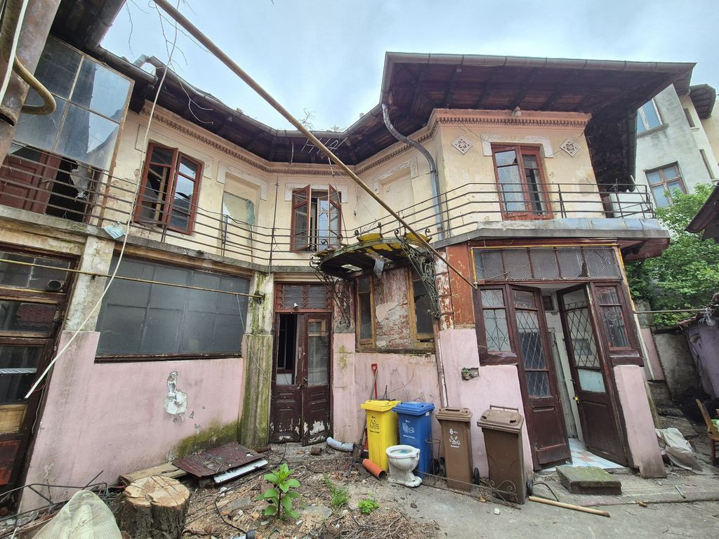 Casa P+1 - Dacia - Eminescu - curte comuna