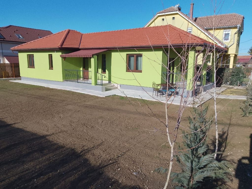 Casă, Borș, 2 dormitoare, la cheie. 149 000 E. Comision 0