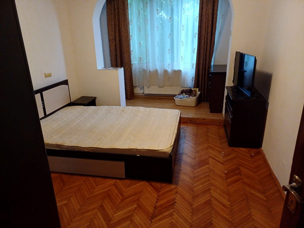 Decebal, 3 camere, decom., etaj 1