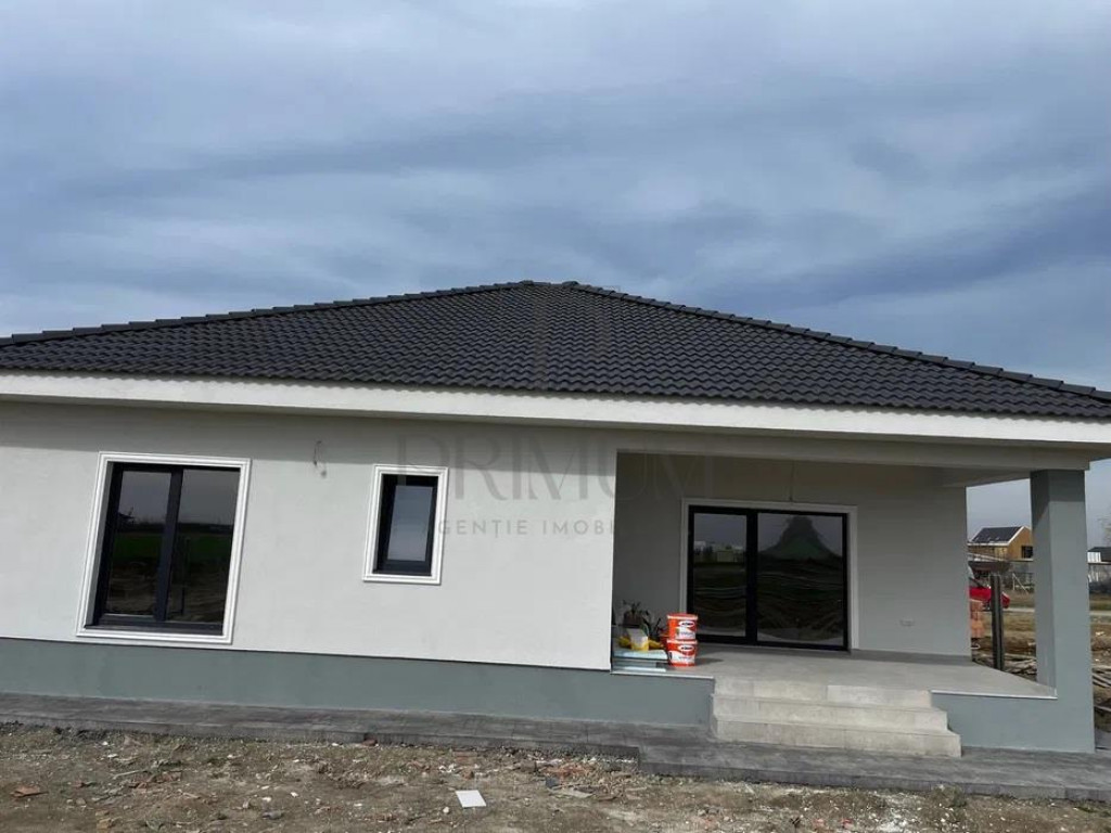 Sacalaz- toate utilitatile- strada asfaltata- dormitor cu ba