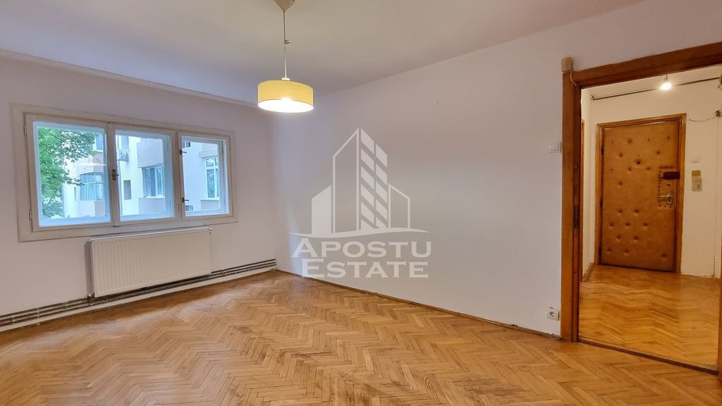 Apartament 4 camere, decomandat, etaj intermediar, Calea ...