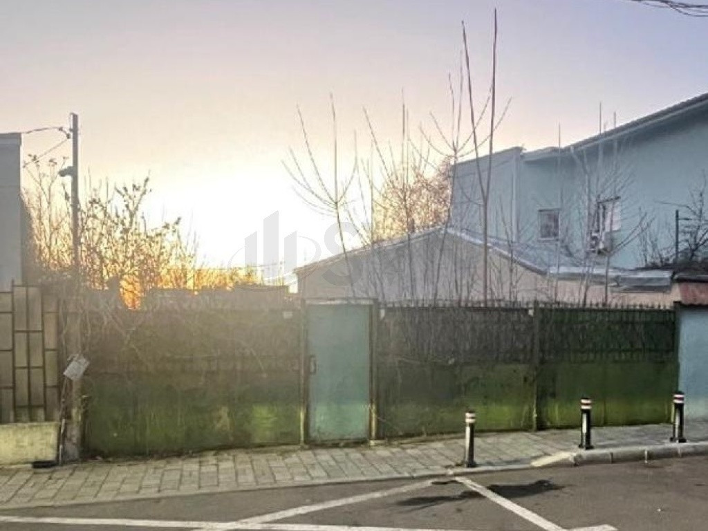 Teren de l Barbu Vacarescu