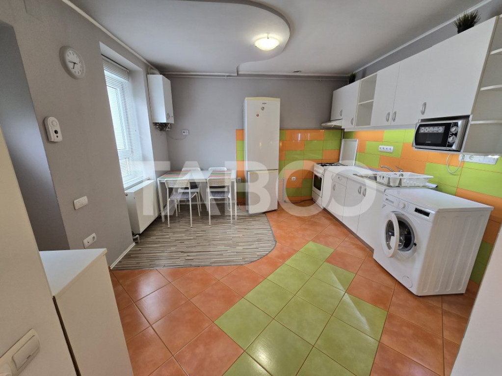Apartament de inchiriat la casa renovat zona linistita Orasu