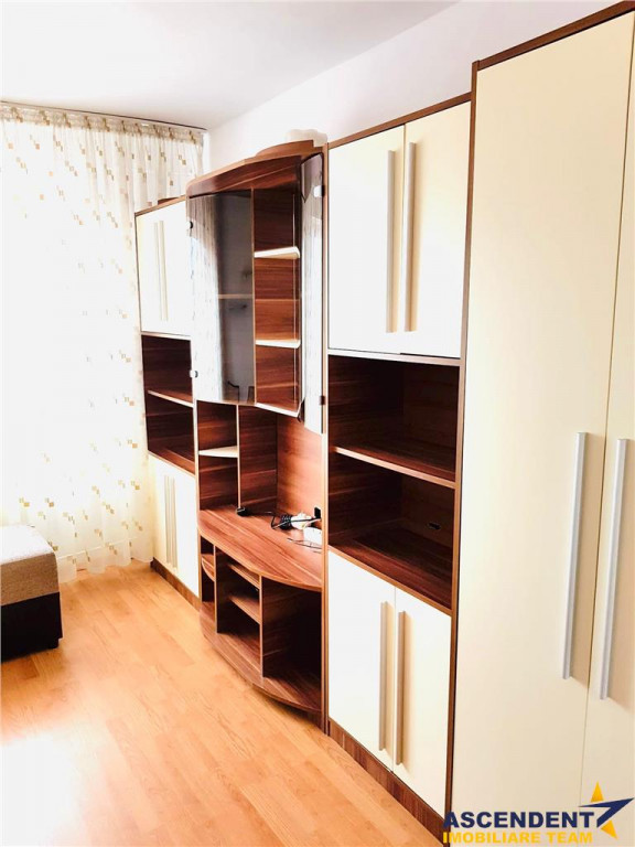 Garsoniera micuta si cocheta, mobilata, utilata, Uzina,2, Br