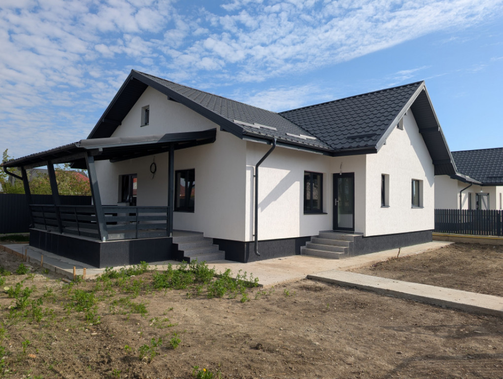 Casa 3 dormitoare , la cheie , Lilieci, Rozelor