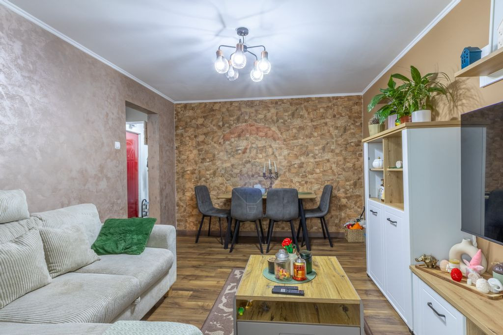 Apartament 3 camere de vânzare cartier Aurel Vlaicu