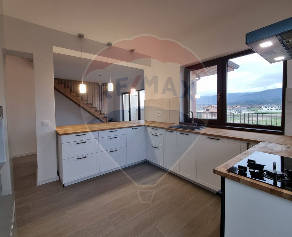 Penthouse 3 camere și loc de parcare, de închiriat, Cri...