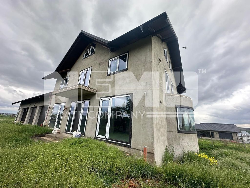 CASĂ LA GRI DE VÂNZARE ÎN MOARA NICA, SUCEAVA | 190.00...