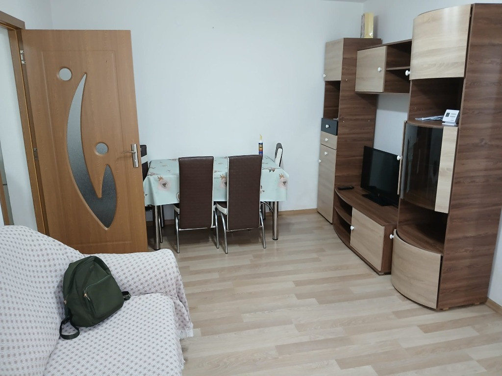 Apartament 3 camere de închiriat, zona Apolo