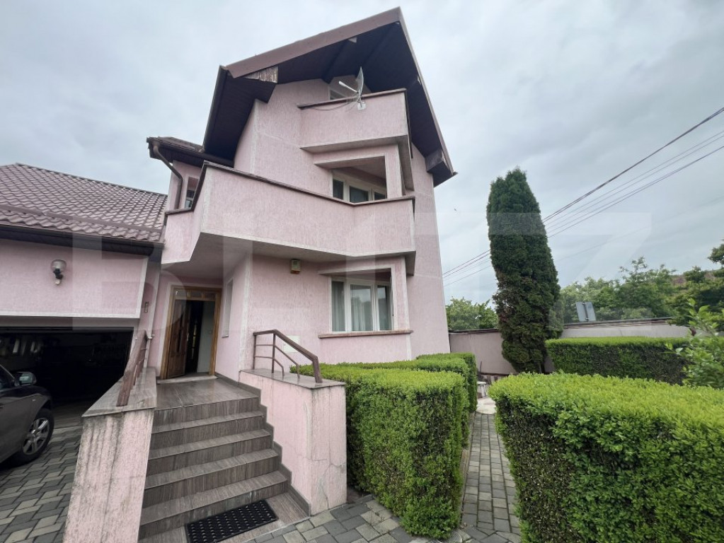 Casa de vanzare, pretabil pentru pensiune/azil, 7 camere, 42