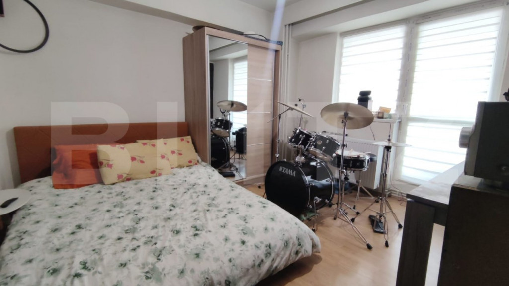 Apartament de vânzare, cu 3 camere, 80 mp + balcon de 24 m