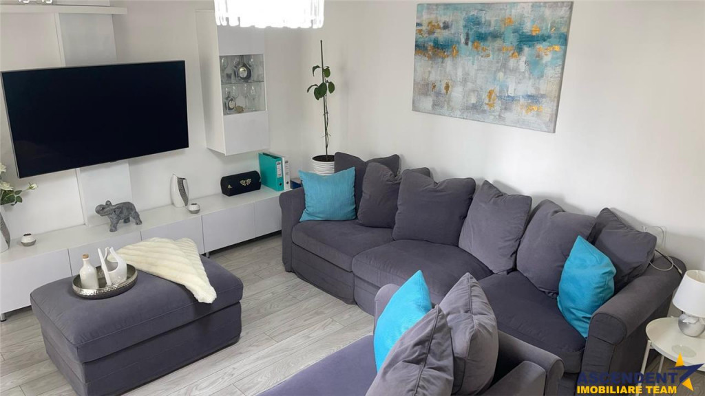 FILMTur 3D! Clasa A, decomandat, mobilat,elegant accesorizat