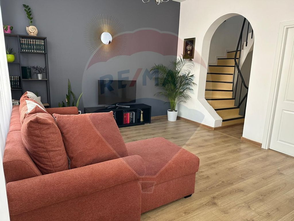 Vilă cu 4 camere de închiriat în zona Mosilor