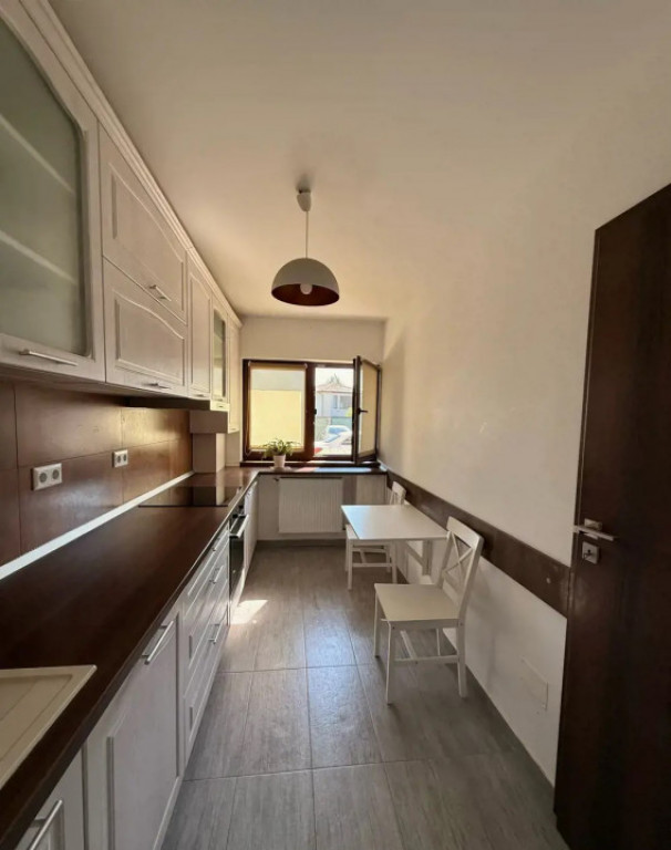 APARTAMENT COMPLET MOBILAT ȘI UTILAT, GRĂDINĂ PROPRIE ȘI