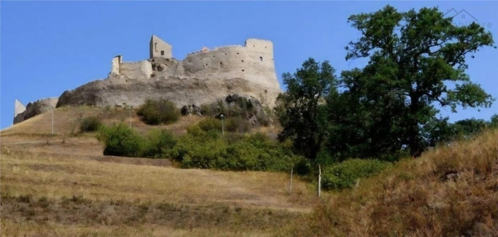 Teren Intravilan la baza cetatii Rupea