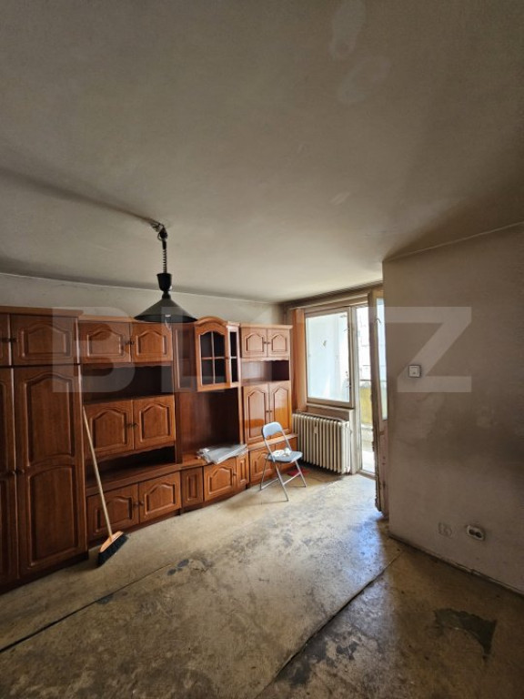 Apartament de vanzare, cu o camera 28,70 mp, balcon, zona Gr