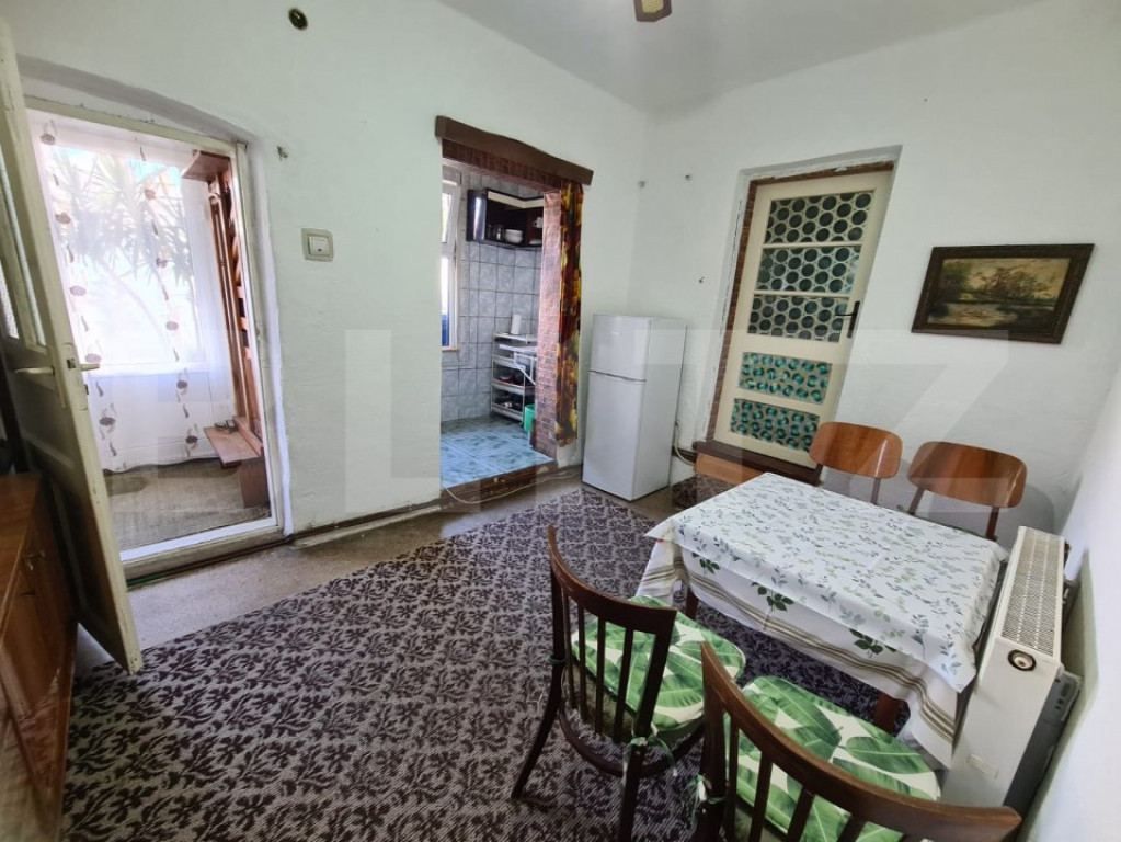 Casa cu 3 camere, 90 mp, teren de 200 mp, zona centrala