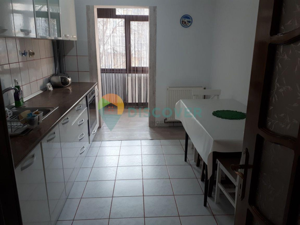 APARTAMENT 3 CAMERE , CALEA REPUBLICII 300€