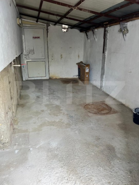 Casa de vanzare, cu 2 camere, 82 mp, zona centrala