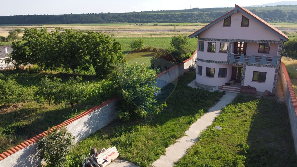 Casă / Vilă in Sat Nou / Panciu