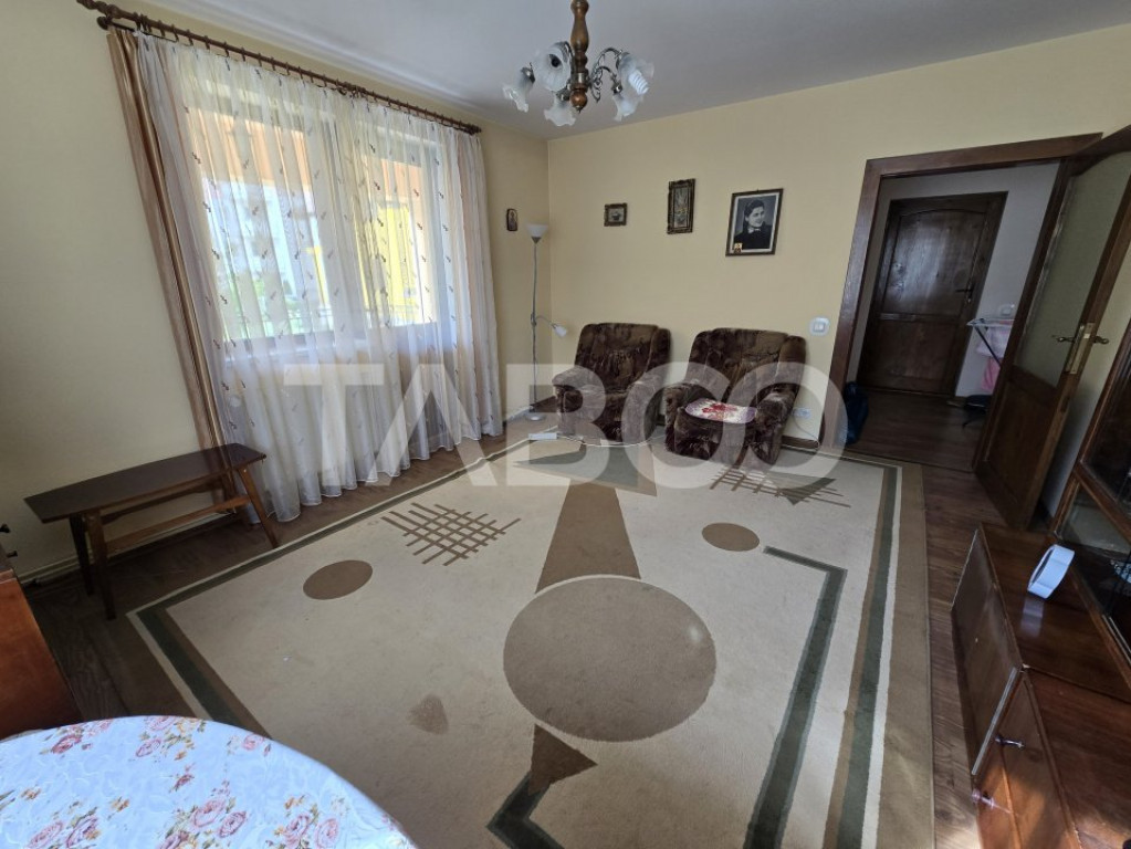 Apartament 3 camere la casa 91 mpu curte comuna terasa pivni