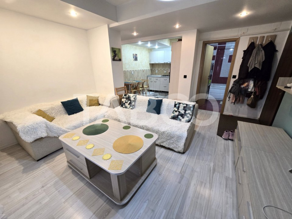 Apartament decomandat 3 camere de vanzare parcare zona Tilis