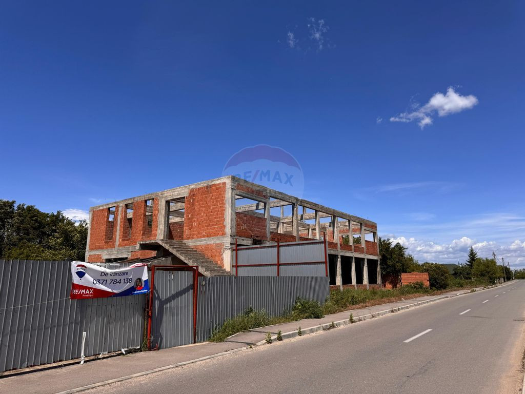 Cladire+teren 1220 mp de vanzare Titu-Dambovita