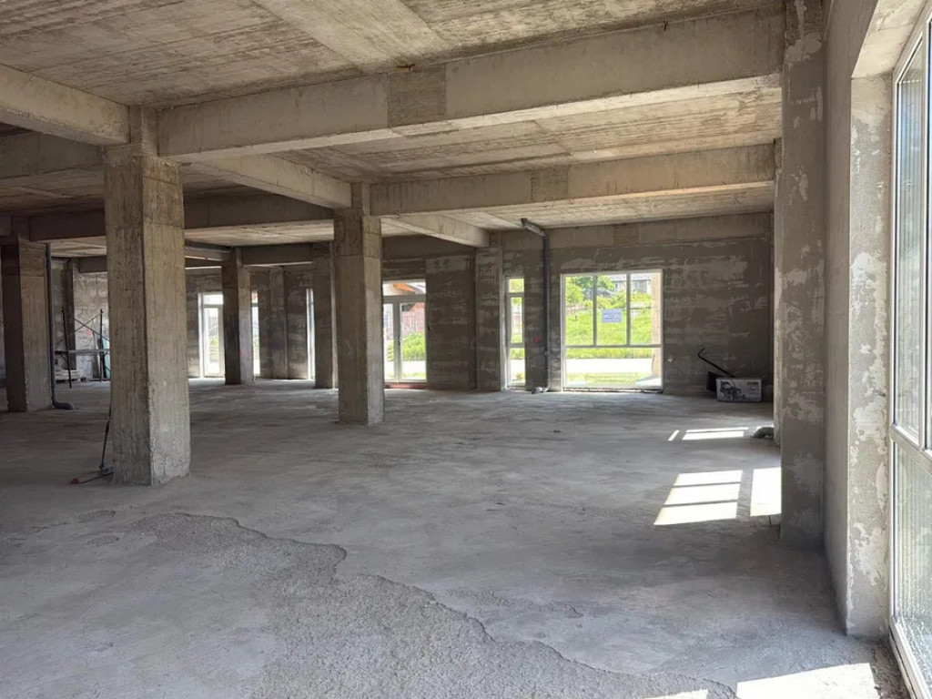 Spatiu comercial, birouri necompartimentat Visani parter