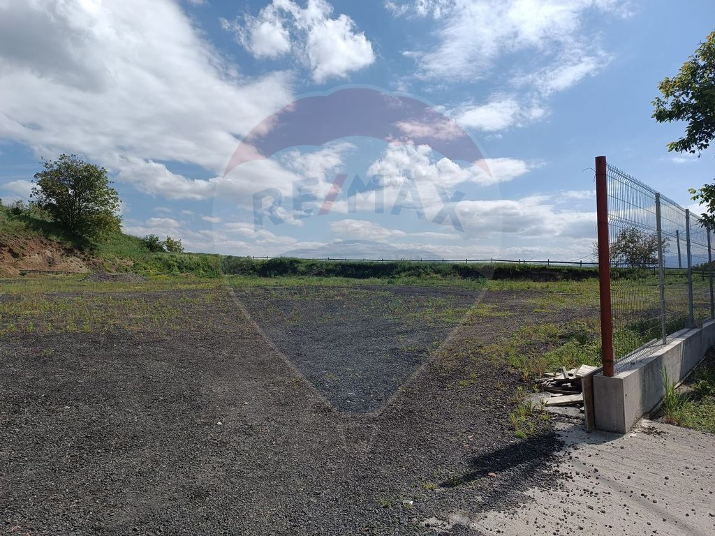 Teren de inchiriat cu deschidere la DN 14