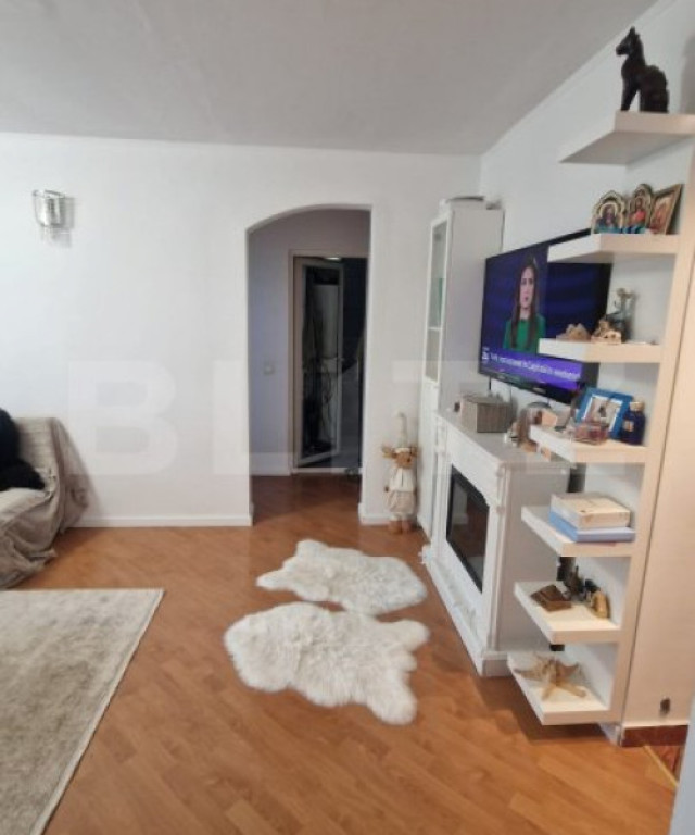 Apartament cu 4 camere, 2 bai, 90 mp, 2 locuri de parcare, z