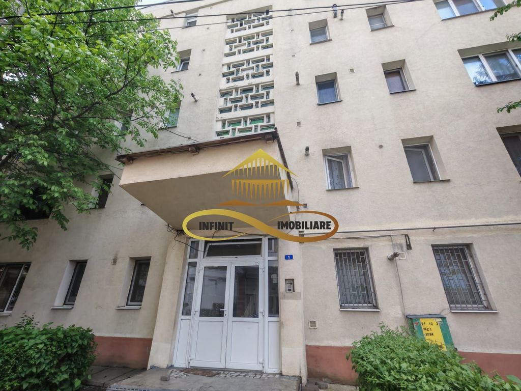 Vand apartament 3 camere -Zona Narcisa ,Bacau.