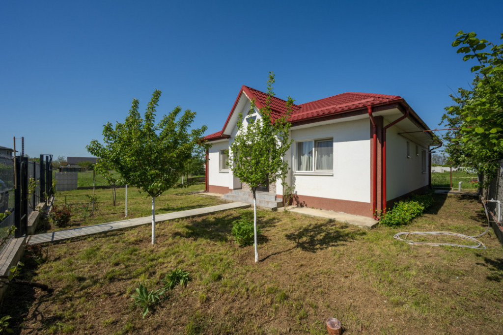 Casa individuala - complet mobilata si utilata - 3 dormitoa