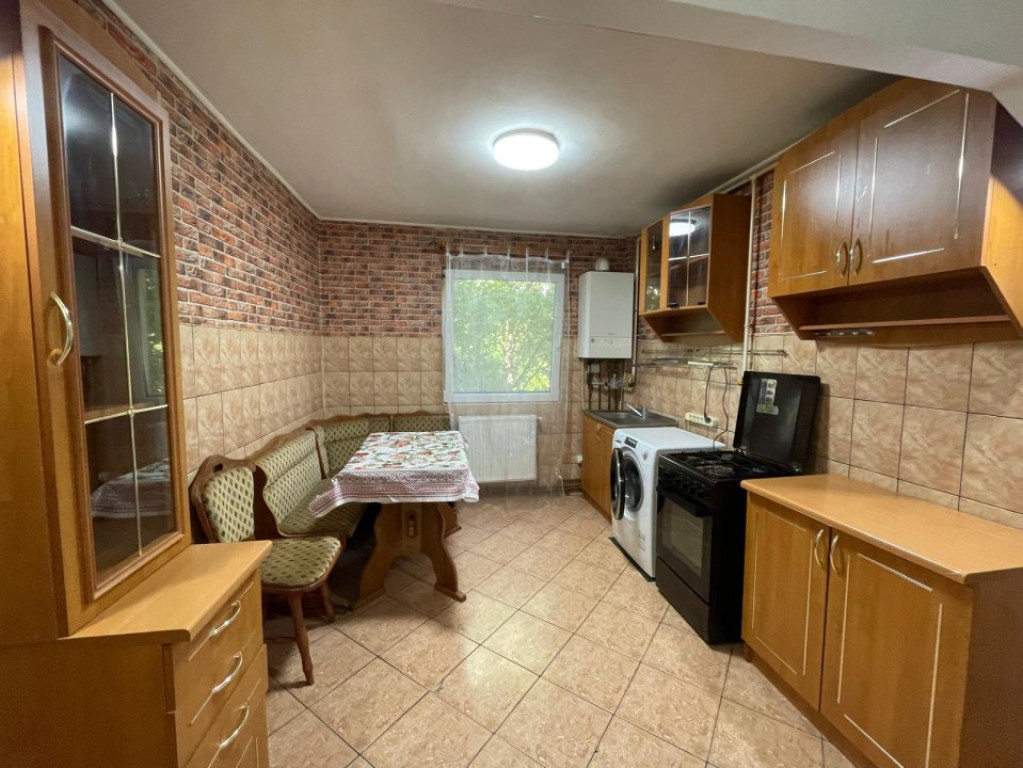 Apartament de vanzare, cu 2 camere, 50 mp, zona Sasar