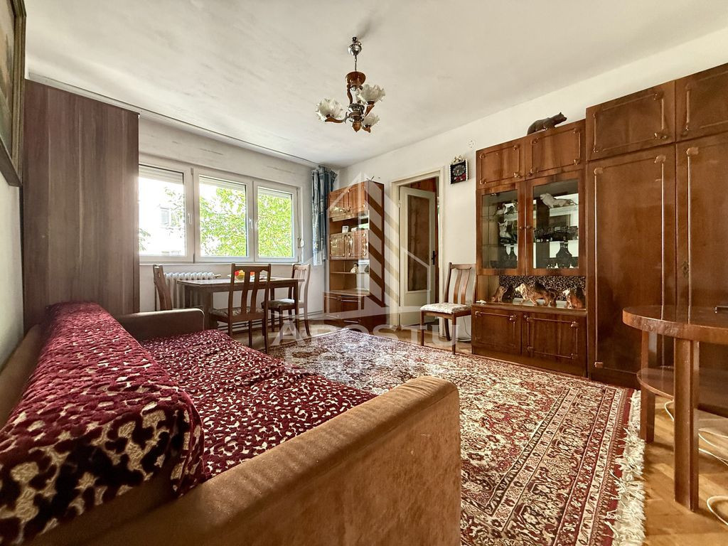 Apartament cu 2 camere, etajul 1, centrala proprie, zona ...