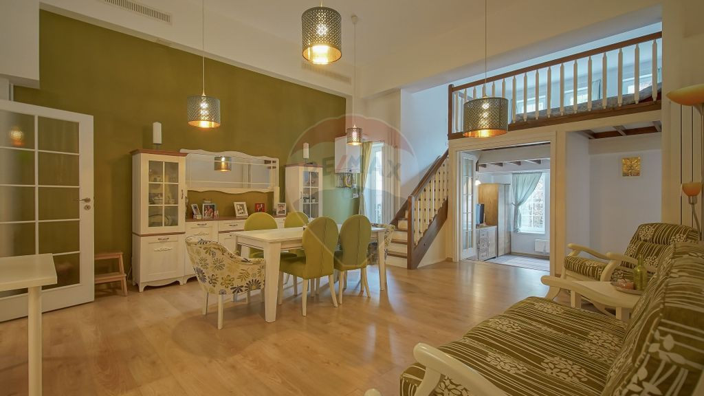 Apartament cu loft și design clasic, 4 camere, Brașovul...